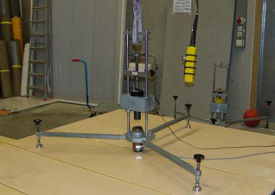 Prüfung des Kraftabbaus der Prallwand mit dem künstlichen Sportler